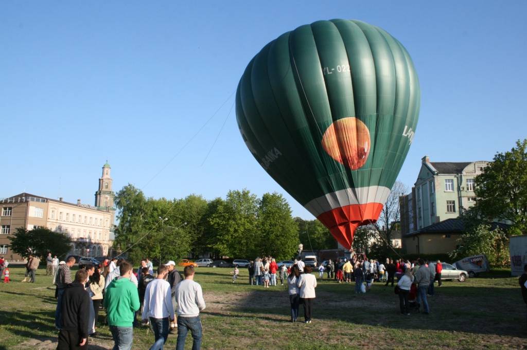 Sestdien, 21. maija, vakarā daudzus festivāla 