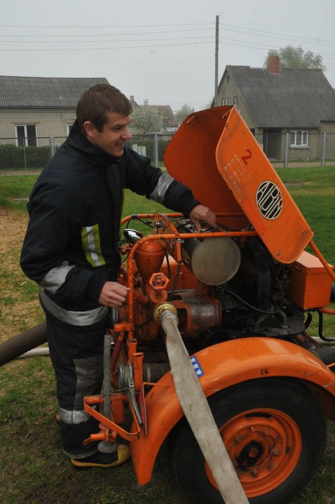Otrdien, 17. maijā, Valsts ugunsdzēsības un glābšanas dienests rīkoja Atvērto durvju dienu visā Latvijā. Piedāvājam fotogaleriju no Liepājas 1. daļas.
Autors: ReKurZeme, portāls