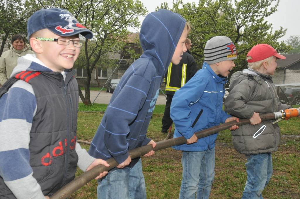 Otrdien, 17. maijā, Valsts ugunsdzēsības un glābšanas dienests rīkoja Atvērto durvju dienu visā Latvijā. Piedāvājam fotogaleriju no Liepājas 1. daļas.
Autors: ReKurZeme, portāls