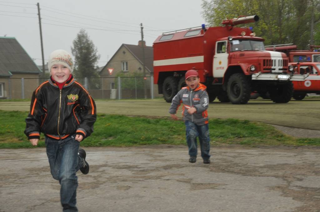 Otrdien, 17. maijā, Valsts ugunsdzēsības un glābšanas dienests rīkoja Atvērto durvju dienu visā Latvijā. Piedāvājam fotogaleriju no Liepājas 1. daļas.
Autors: ReKurZeme, portāls