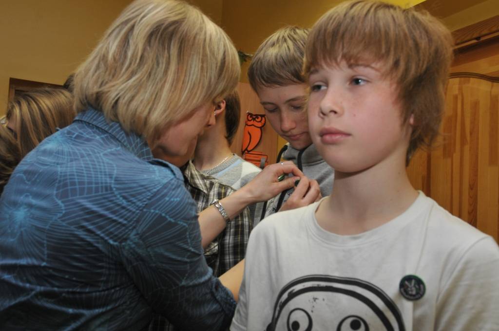 Otrdien, 17. maijā, pasākuma "Veselīga diena" laikā ar titula "Nesmēķējošā klase 2010/2011" iegūšanu tika sveikta Liepājas Raiņa 6. vidusskolas 7.c klase.
Sveikt audzēkņus bija ieradusies Veselības inspekcijas pārstāve Ilze Burtniece,...
Autors: ReKurZeme, portāls
