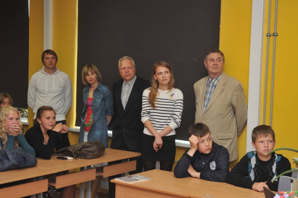 Otrdien, 17. maijā, pasākuma "Veselīga diena" laikā ar titula "Nesmēķējošā klase 2010/2011" iegūšanu tika sveikta Liepājas Raiņa 6. vidusskolas 7.c klase.
Sveikt audzēkņus bija ieradusies Veselības inspekcijas pārstāve Ilze Burtniece,...
Autors: ReKurZeme, portāls