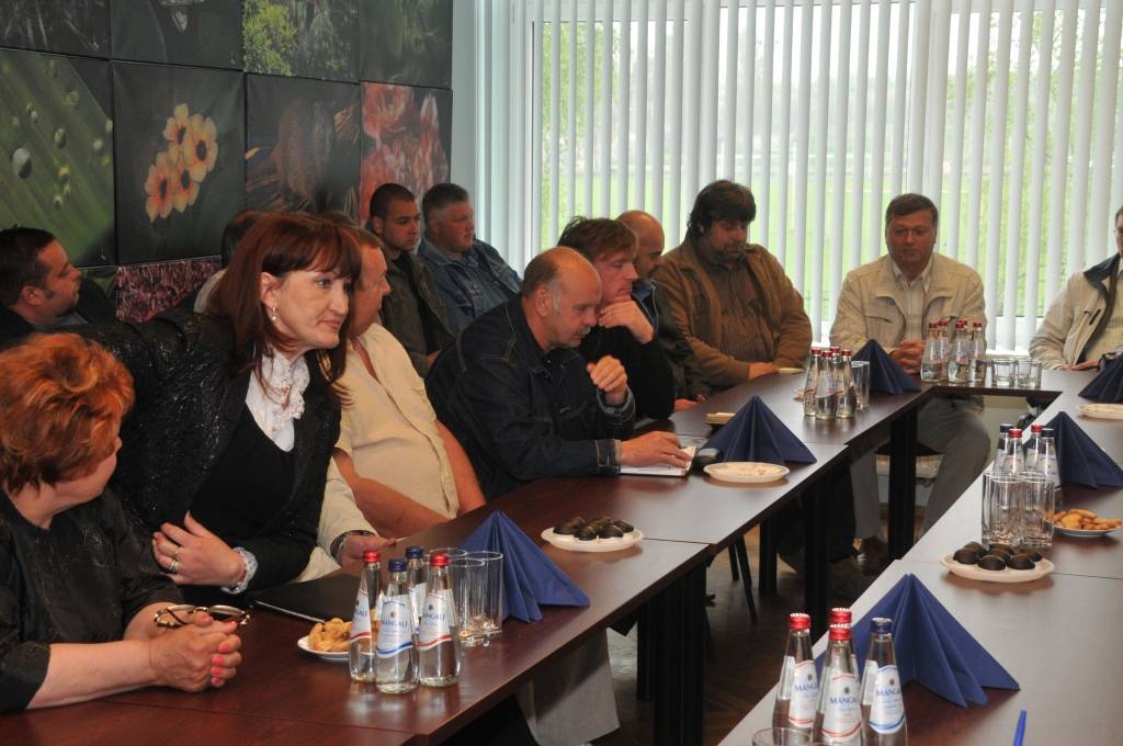 Piektdien Liepājā viesojās zemkopības ministrs Jānis Dūklavs. Viņš apmeklēja zivju pārstrādes uzņēmumu „Kolumbija” un tikās ar Liepājas apkaimes zvejniekiem.
Autors: ReKurZeme, portāls