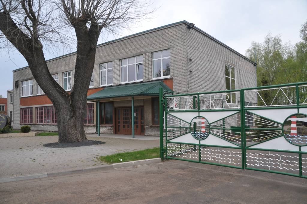 Piektdien Liepājā viesojās zemkopības ministrs Jānis Dūklavs. Viņš apmeklēja zivju pārstrādes uzņēmumu „Kolumbija” un tikās ar Liepājas apkaimes zvejniekiem.
Autors: ReKurZeme, portāls