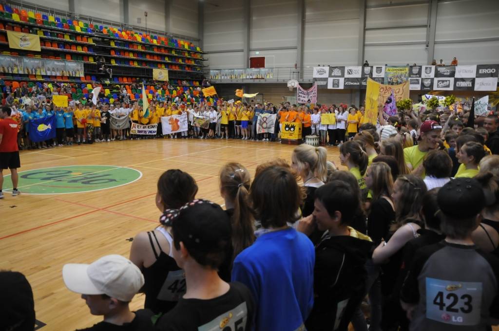 Pirmdien Liepājas Olimpiskajā centrā notiek „ZZ ČEMPIONĀTA” Liepājas posms. Tās ir trakas sacensības starp klasēm visā Latvijā, kurās pārbaudot drosmi, cīņassparu, atjautību, radošumu un klases vienotību, ZELTA ZIVTIŅA dāvā neaizmirstamus...
Autors: ReKurZeme, portāls