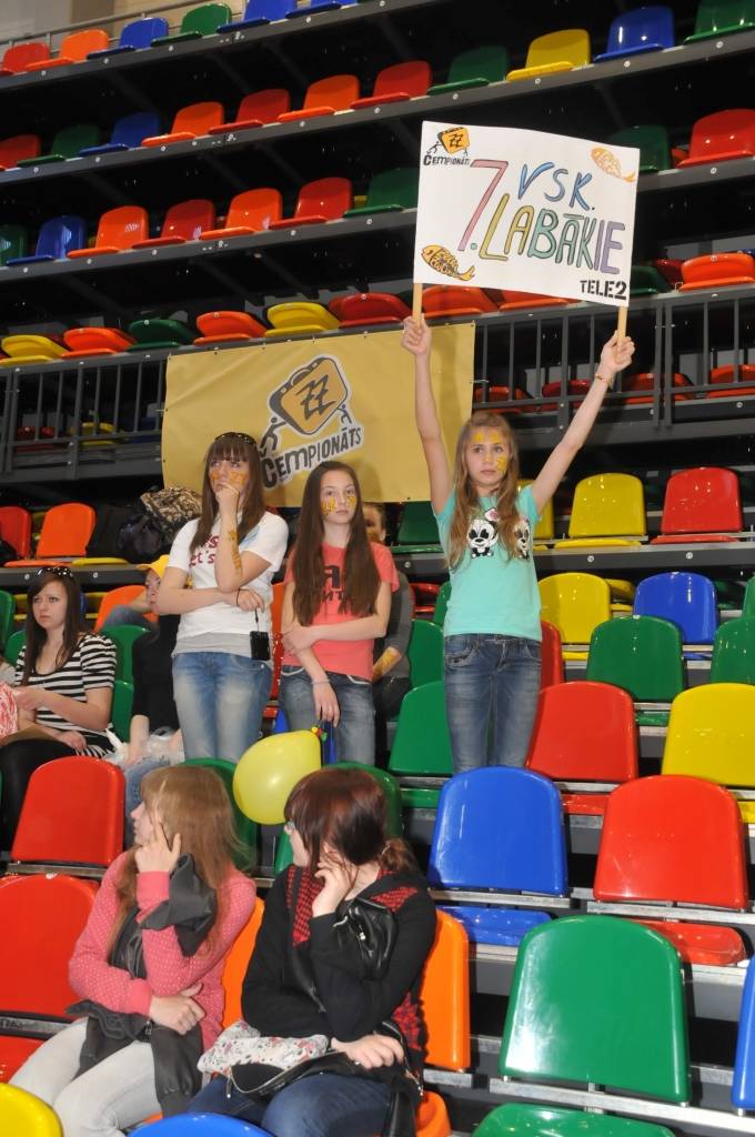 Pirmdien Liepājas Olimpiskajā centrā notiek „ZZ ČEMPIONĀTA” Liepājas posms. Tās ir trakas sacensības starp klasēm visā Latvijā, kurās pārbaudot drosmi, cīņassparu, atjautību, radošumu un klases vienotību, ZELTA ZIVTIŅA dāvā neaizmirstamus...
Autors: ReKurZeme, portāls