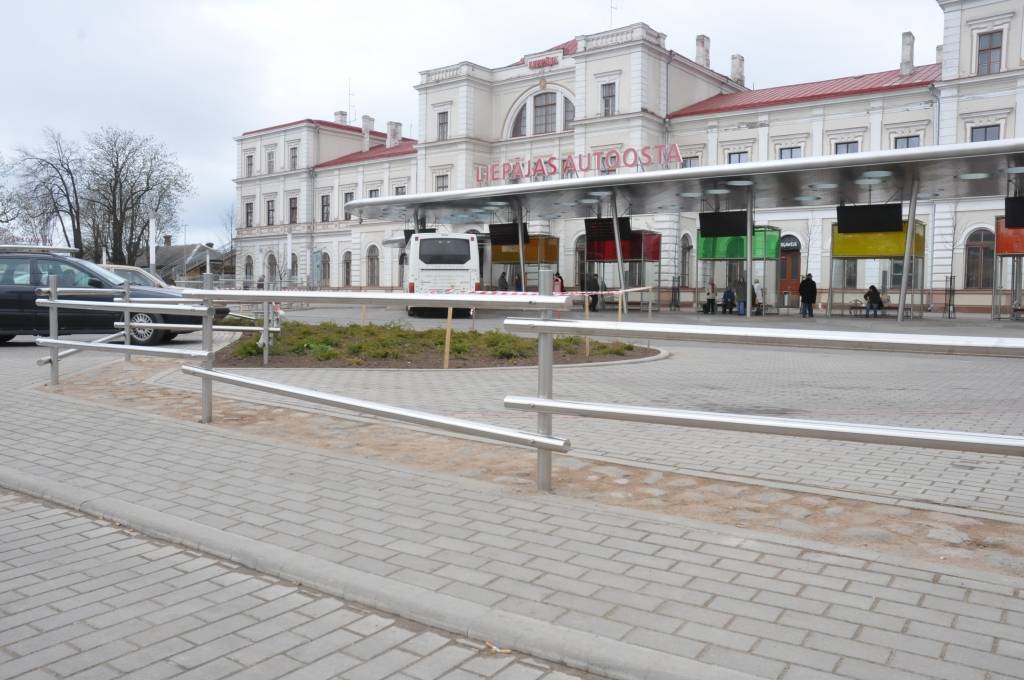 Uzņēmums "Ceļu, tiltu būvnieks", kas veic rekonstrukciju Liepājas stacijas laukumā, ir iesniedzis pašvaldībā darbu pabeigšanu apliecinošus dokumentus.
Tomēr objekta nodošana ekspluatācijā paredzēta nākamās nedēļas beigās, portālam...
Autors: ReKurZeme, portāls