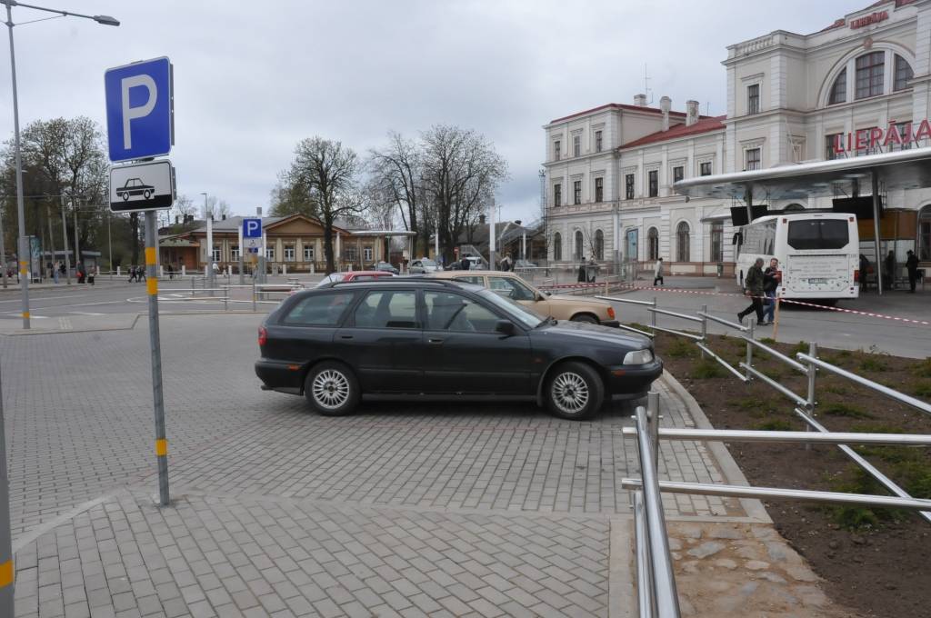 Uzņēmums "Ceļu, tiltu būvnieks", kas veic rekonstrukciju Liepājas stacijas laukumā, ir iesniedzis pašvaldībā darbu pabeigšanu apliecinošus dokumentus.
Tomēr objekta nodošana ekspluatācijā paredzēta nākamās nedēļas beigās, portālam...
Autors: ReKurZeme, portāls