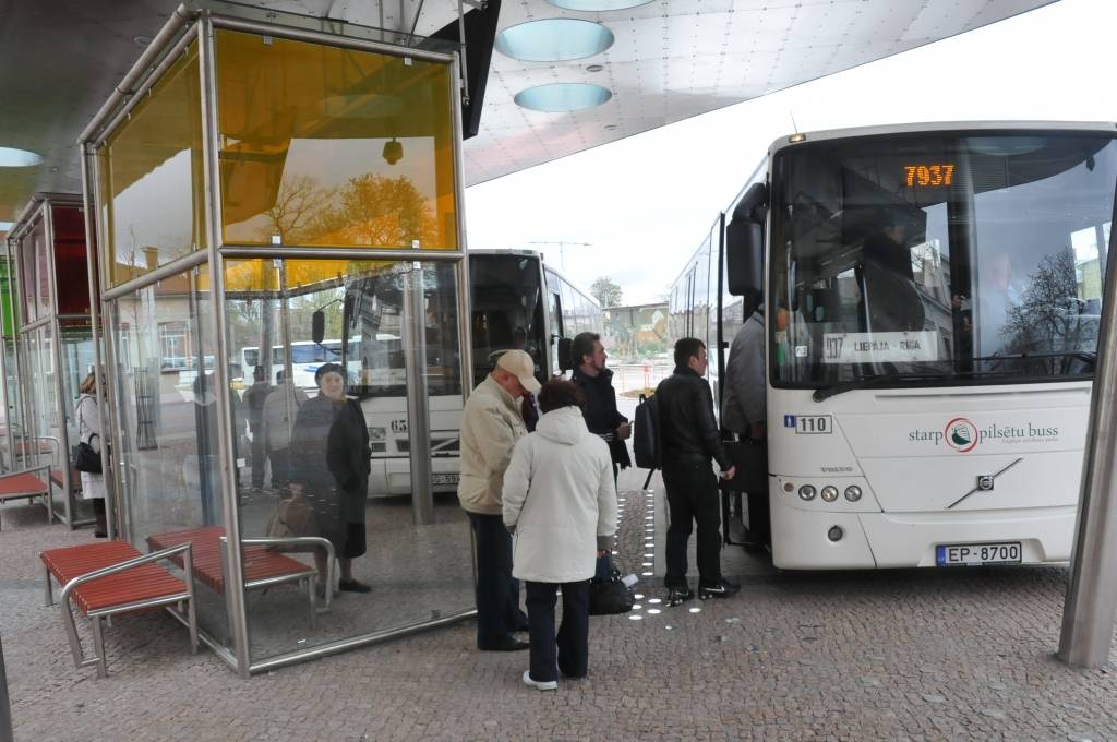 Uzņēmums "Ceļu, tiltu būvnieks", kas veic rekonstrukciju Liepājas stacijas laukumā, ir iesniedzis pašvaldībā darbu pabeigšanu apliecinošus dokumentus.
Tomēr objekta nodošana ekspluatācijā paredzēta nākamās nedēļas beigās, portālam...
Autors: ReKurZeme, portāls