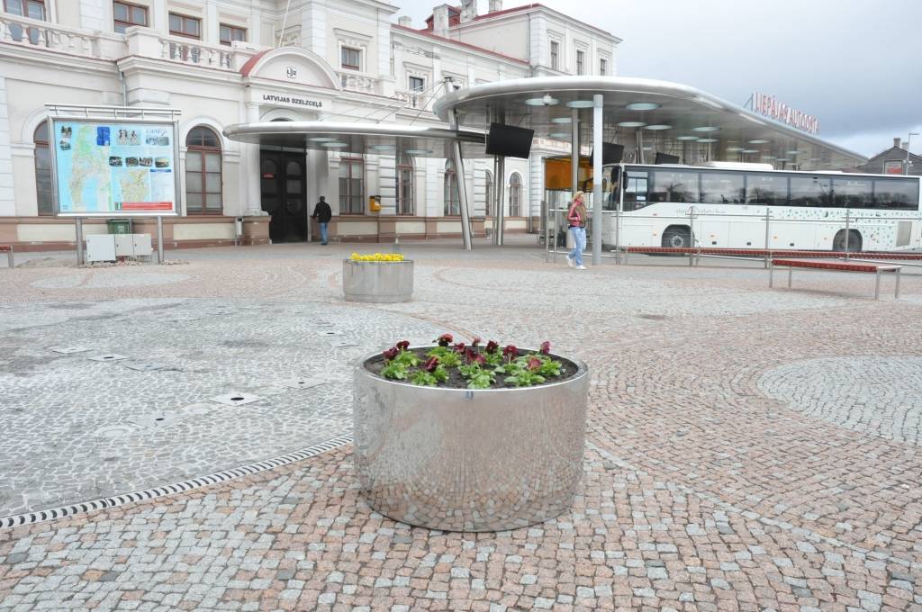 Uzņēmums "Ceļu, tiltu būvnieks", kas veic rekonstrukciju Liepājas stacijas laukumā, ir iesniedzis pašvaldībā darbu pabeigšanu apliecinošus dokumentus.
Tomēr objekta nodošana ekspluatācijā paredzēta nākamās nedēļas beigās, portālam...
Autors: ReKurZeme, portāls