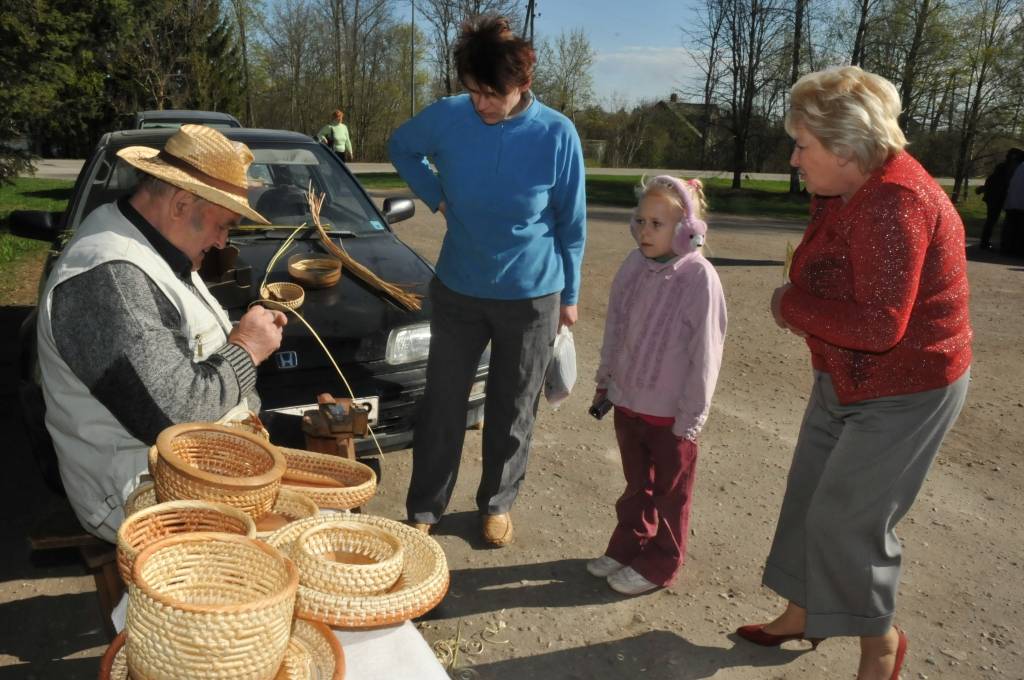 Aizvadītās nedēļas nogalē paviesojāmies Grobiņas, Durbes un Priekules novados. Piedāvājam foto no pavasara tirdziņa un Lielās talkas.
Autors: ReKurZeme, portāls