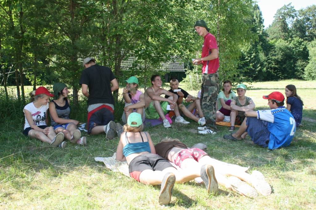 No 28. līdz 30. jūnijam Kazdangas apkārtnē pārgājienā devušies vairāk nekā 70 labāko un aktīvāko jaunsargu no Liepājas reģiona novadiem, lai pilnveidotu tūrisma tehnikas iemaņas, laivotu, pārbaudītu orientēšanās prasmes nakts trasē,...
Autors: Ilze Vainovska
