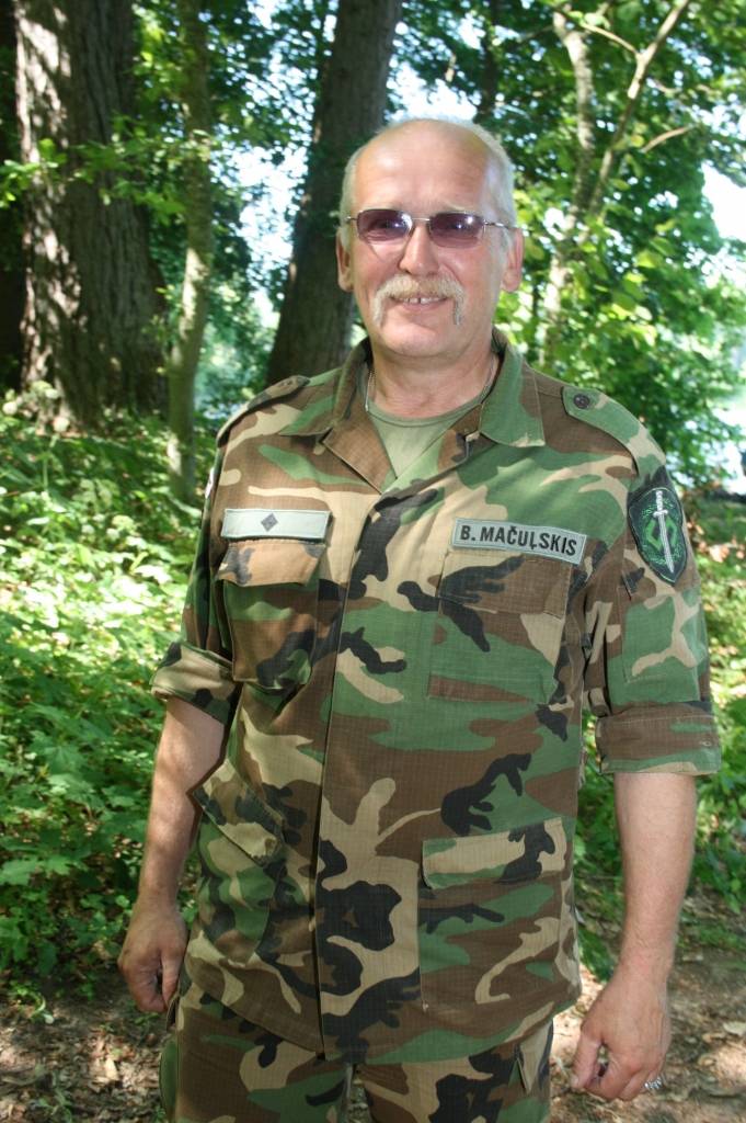 No 28. līdz 30. jūnijam Kazdangas apkārtnē pārgājienā devušies vairāk nekā 70 labāko un aktīvāko jaunsargu no Liepājas reģiona novadiem, lai pilnveidotu tūrisma tehnikas iemaņas, laivotu, pārbaudītu orientēšanās prasmes nakts trasē,...
Autors: Ilze Vainovska