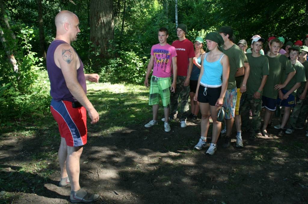 No 28. līdz 30. jūnijam Kazdangas apkārtnē pārgājienā devušies vairāk nekā 70 labāko un aktīvāko jaunsargu no Liepājas reģiona novadiem, lai pilnveidotu tūrisma tehnikas iemaņas, laivotu, pārbaudītu orientēšanās prasmes nakts trasē,...
Autors: Ilze Vainovska