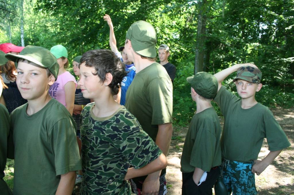 No 28. līdz 30. jūnijam Kazdangas apkārtnē pārgājienā devušies vairāk nekā 70 labāko un aktīvāko jaunsargu no Liepājas reģiona novadiem, lai pilnveidotu tūrisma tehnikas iemaņas, laivotu, pārbaudītu orientēšanās prasmes nakts trasē,...
Autors: Ilze Vainovska