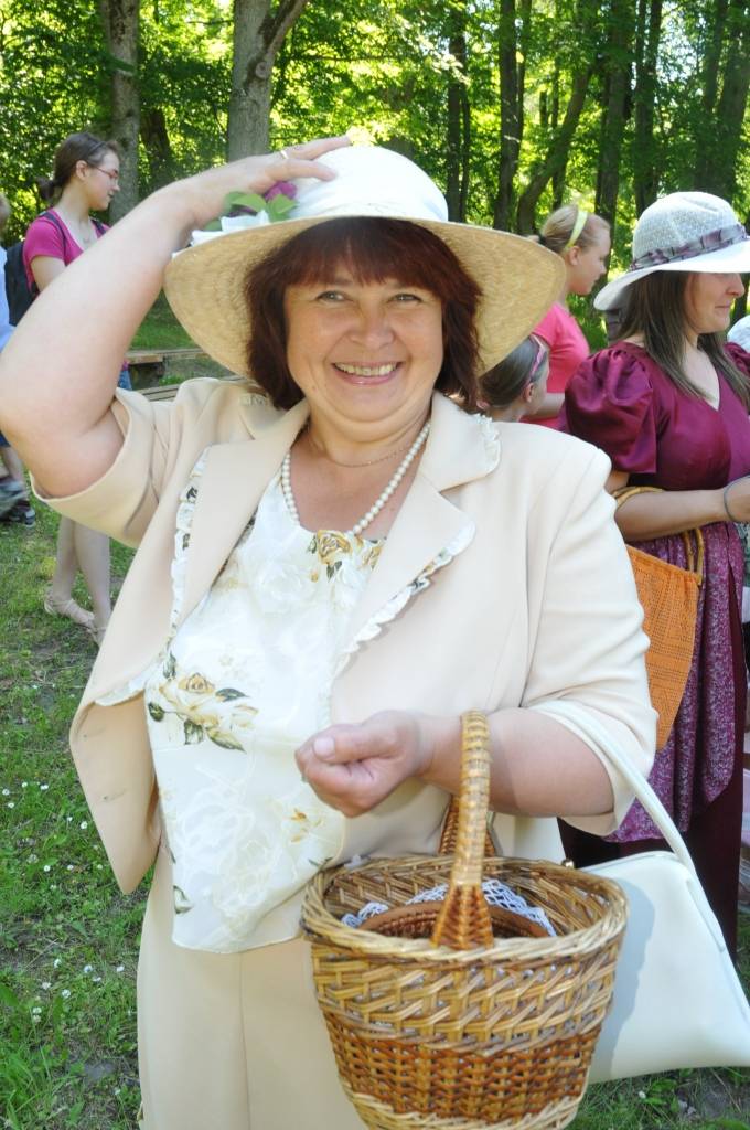 Trešdien Pāvilostas pilsētā un Upesmuižas parkā svin Bērnu svētkus, kas nosaukti Pāvila vārdā.
Ciemos ieradušies Bērnu žūrijas eksperti - čaklie grāmatu lasītāji un vērtētāji no Vērgales, Cīravas un Kalvenes, kā arī lasīt veicināšanas...
Autors: ReKurZeme, portāls