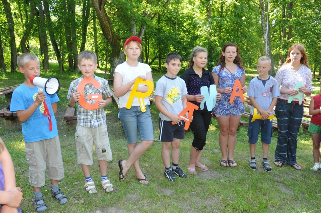Trešdien Pāvilostas pilsētā un Upesmuižas parkā svin Bērnu svētkus, kas nosaukti Pāvila vārdā.
Ciemos ieradušies Bērnu žūrijas eksperti - čaklie grāmatu lasītāji un vērtētāji no Vērgales, Cīravas un Kalvenes, kā arī lasīt veicināšanas...
Autors: ReKurZeme, portāls