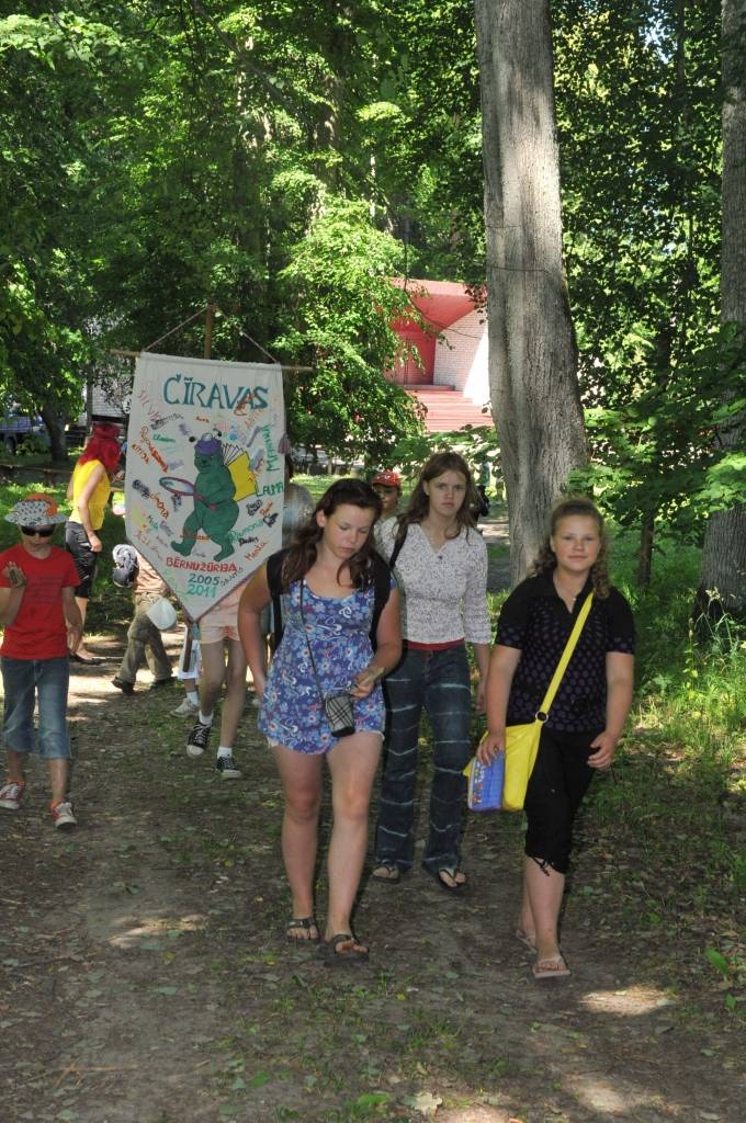 Trešdien Pāvilostas pilsētā un Upesmuižas parkā svin Bērnu svētkus, kas nosaukti Pāvila vārdā.
Ciemos ieradušies Bērnu žūrijas eksperti - čaklie grāmatu lasītāji un vērtētāji no Vērgales, Cīravas un Kalvenes, kā arī lasīt veicināšanas...
Autors: ReKurZeme, portāls