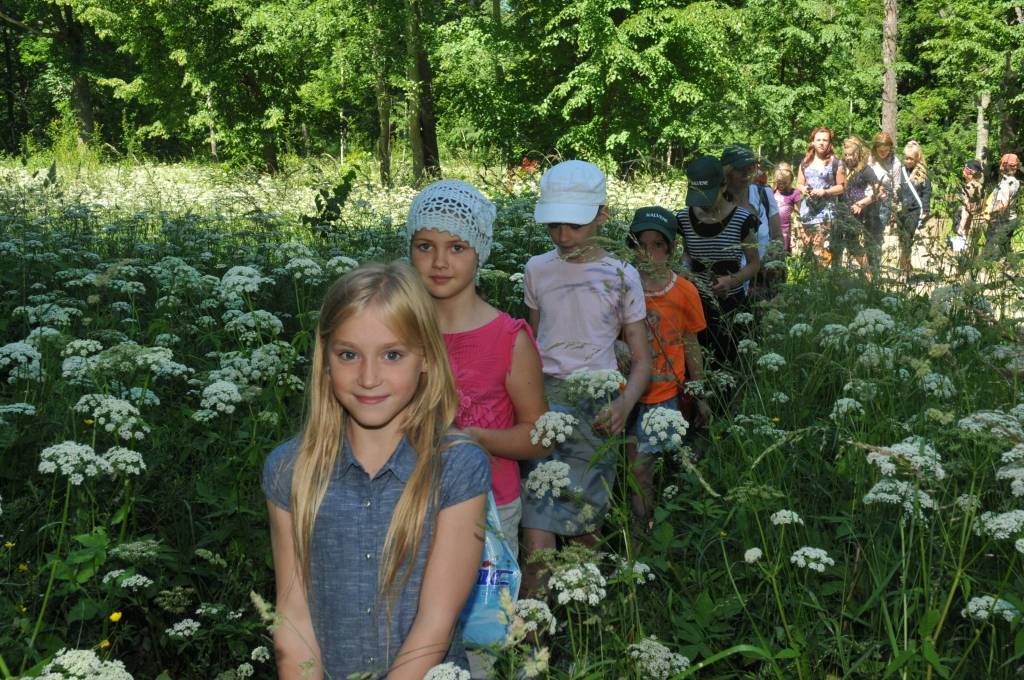 Trešdien Pāvilostas pilsētā un Upesmuižas parkā svin Bērnu svētkus, kas nosaukti Pāvila vārdā.
Ciemos ieradušies Bērnu žūrijas eksperti - čaklie grāmatu lasītāji un vērtētāji no Vērgales, Cīravas un Kalvenes, kā arī lasīt veicināšanas...
Autors: ReKurZeme, portāls