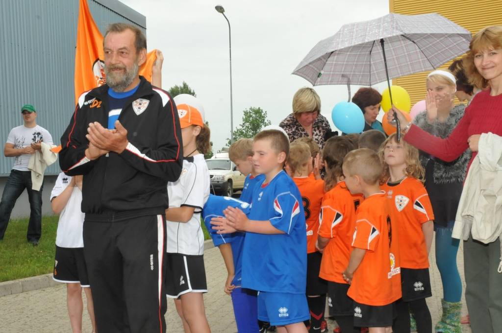 Lai Priekule veidotos par sporta un izglītības centru, kā turpinājums daudzfunkcionālajai sporta hallei, ir izveidoti futbola, tenisa, volejbola, basketbola laukumi. 22. jūnijā futbola laukumā notika atklāšanas svētki, kur pirmās...
Autors: Ilze Vainovska