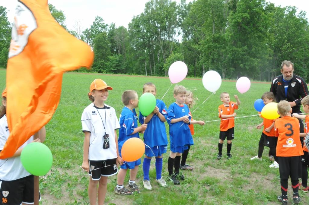Lai Priekule veidotos par sporta un izglītības centru, kā turpinājums daudzfunkcionālajai sporta hallei, ir izveidoti futbola, tenisa, volejbola, basketbola laukumi. 22. jūnijā futbola laukumā notika atklāšanas svētki, kur pirmās...
Autors: Ilze Vainovska