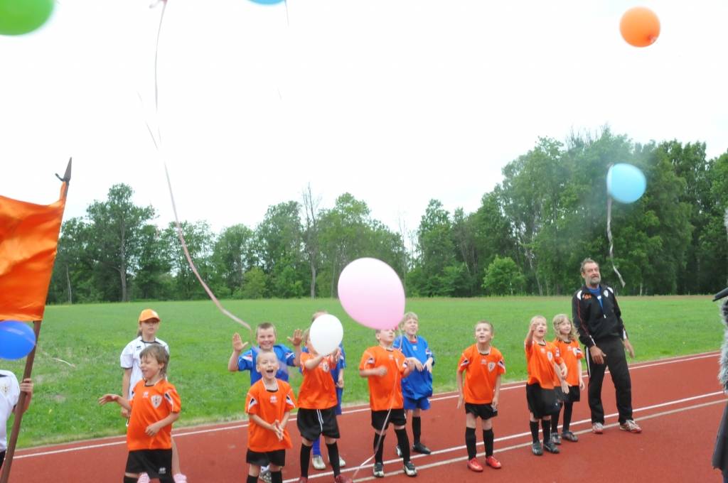 Lai Priekule veidotos par sporta un izglītības centru, kā turpinājums daudzfunkcionālajai sporta hallei, ir izveidoti futbola, tenisa, volejbola, basketbola laukumi. 22. jūnijā futbola laukumā notika atklāšanas svētki, kur pirmās...
Autors: Ilze Vainovska