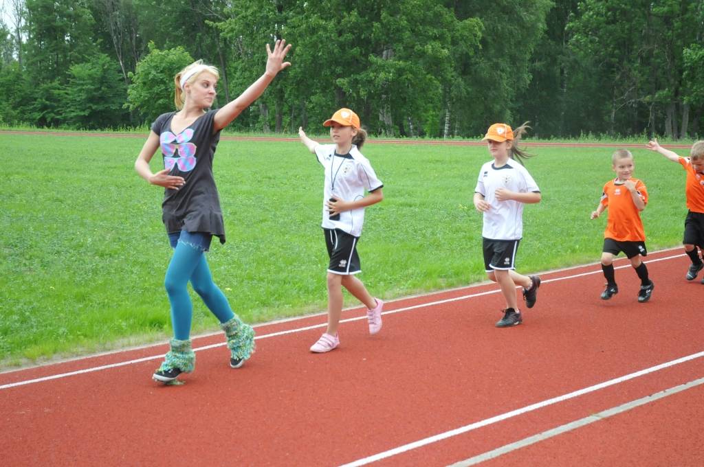 Lai Priekule veidotos par sporta un izglītības centru, kā turpinājums daudzfunkcionālajai sporta hallei, ir izveidoti futbola, tenisa, volejbola, basketbola laukumi. 22. jūnijā futbola laukumā notika atklāšanas svētki, kur pirmās...
Autors: Ilze Vainovska