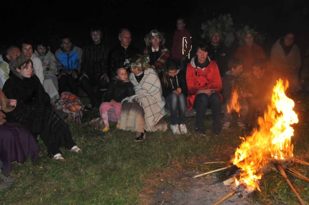 Jāņuguns iedegšana Papes Ķoņciema "Vītolniekos" .
Autors: ReKurZeme, portāls