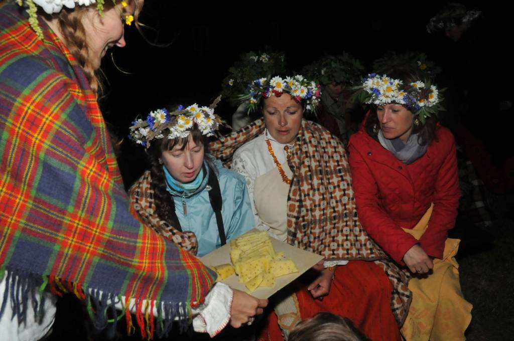 Jāņuguns iedegšana Papes Ķoņciema "Vītolniekos" .
Autors: ReKurZeme, portāls
