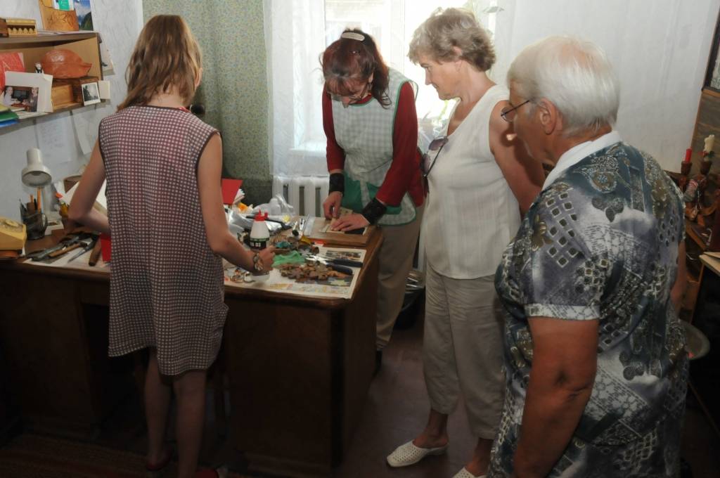 Šodien, 8. jūnijā, laikraksta "Kursas Laiks" redakcijā viesojās kazdandznieki un cīravnieki, kuri piedalās senioru projektā. Viņi Liepājā apmeklēja arī Amatnieku namu un devās apskatīties Liepājas himnas skulptūras.
Autors: Uldis Dobelis