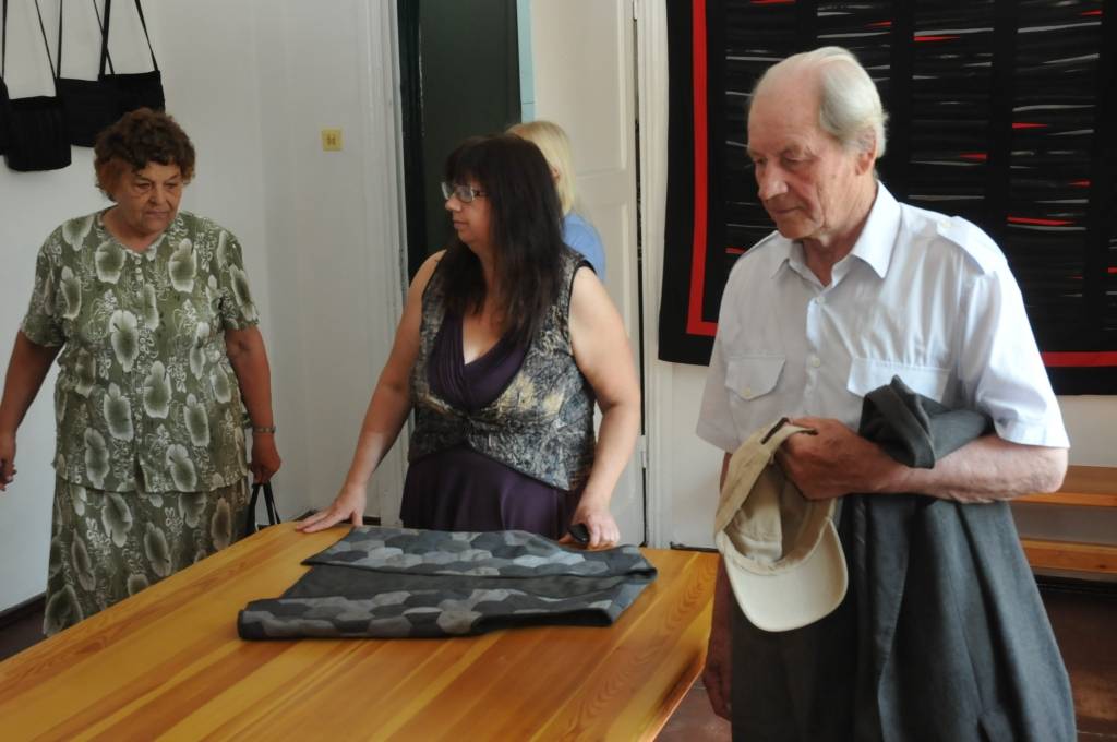 Šodien, 8. jūnijā, laikraksta "Kursas Laiks" redakcijā viesojās kazdandznieki un cīravnieki, kuri piedalās senioru projektā. Viņi Liepājā apmeklēja arī Amatnieku namu un devās apskatīties Liepājas himnas skulptūras.
Autors: Uldis Dobelis