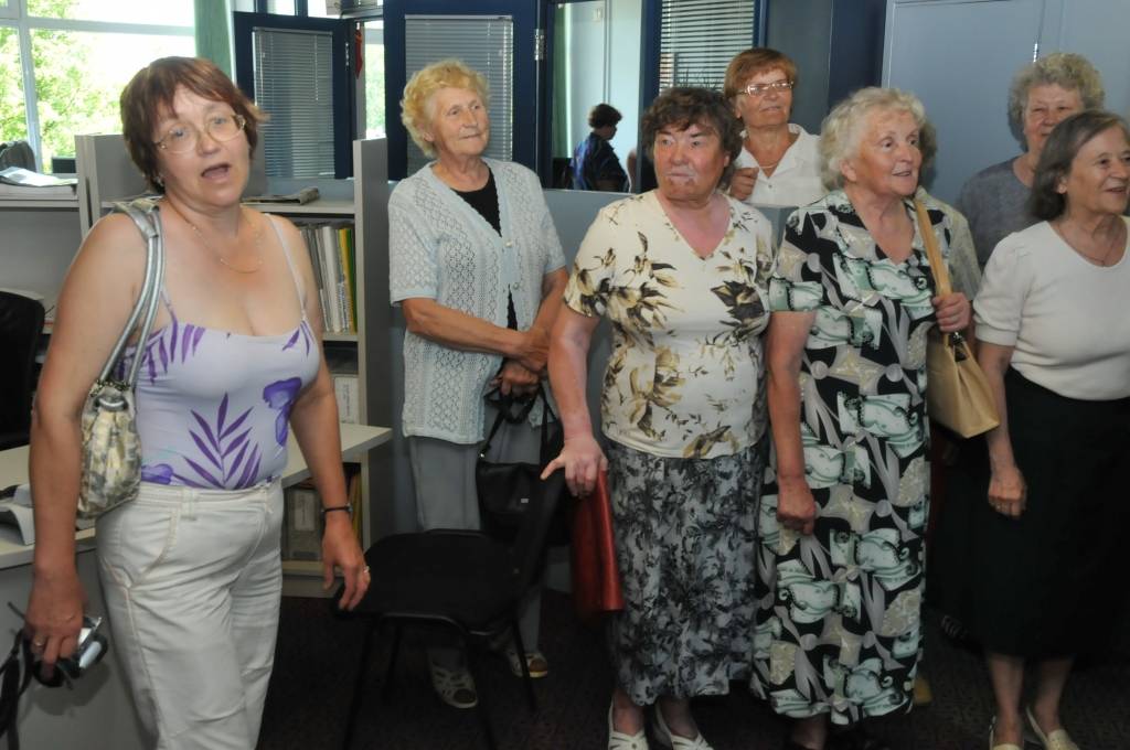 Šodien, 8. jūnijā, laikraksta "Kursas Laiks" redakcijā viesojās kazdandznieki un cīravnieki, kuri piedalās senioru projektā. Viņi Liepājā apmeklēja arī Amatnieku namu un devās apskatīties Liepājas himnas skulptūras.
Autors: Uldis Dobelis