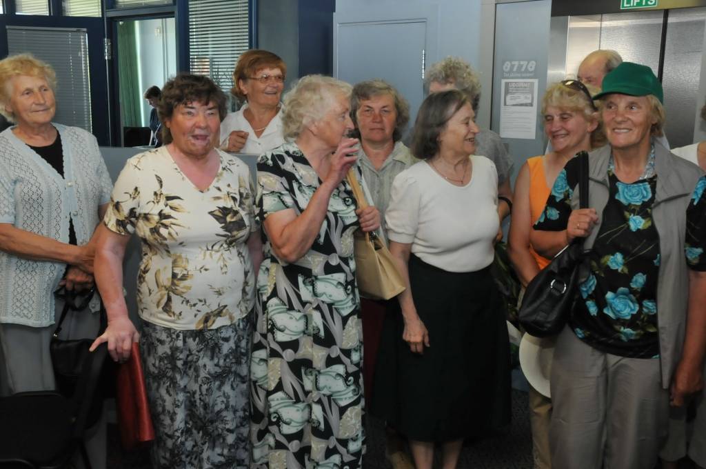 Šodien, 8. jūnijā, laikraksta "Kursas Laiks" redakcijā viesojās kazdandznieki un cīravnieki, kuri piedalās senioru projektā. Viņi Liepājā apmeklēja arī Amatnieku namu un devās apskatīties Liepājas himnas skulptūras.
Autors: Uldis Dobelis
