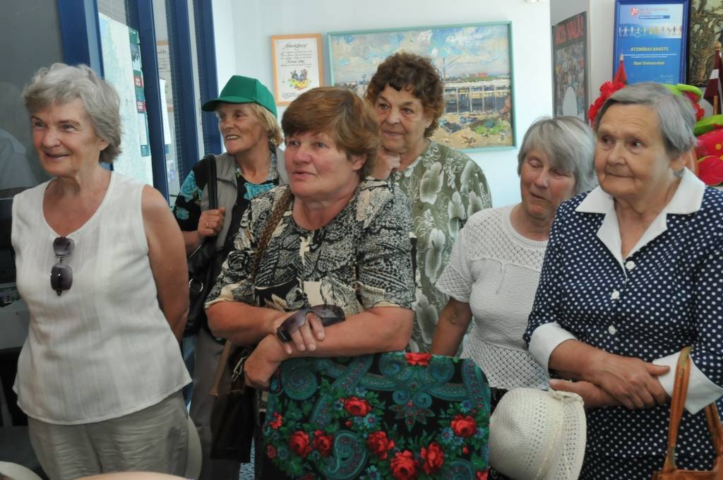 Šodien, 8. jūnijā, laikraksta "Kursas Laiks" redakcijā viesojās kazdandznieki un cīravnieki, kuri piedalās senioru projektā. Viņi Liepājā apmeklēja arī Amatnieku namu un devās apskatīties Liepājas himnas skulptūras.
Autors: Uldis Dobelis