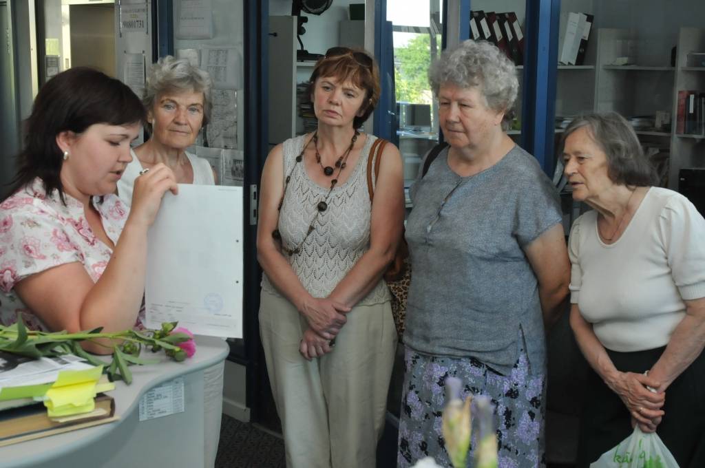 Šodien, 8. jūnijā, laikraksta "Kursas Laiks" redakcijā viesojās kazdandznieki un cīravnieki, kuri piedalās senioru projektā. Viņi Liepājā apmeklēja arī Amatnieku namu un devās apskatīties Liepājas himnas skulptūras.
Autors: Uldis Dobelis