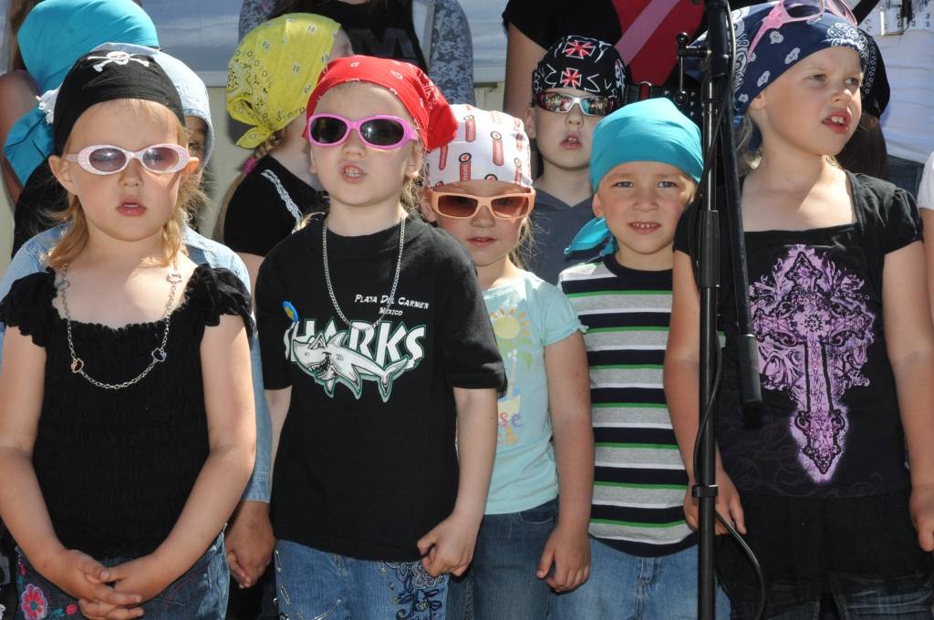 4. jūnijā Liepājas pludmalē pie Glābšanas stacijas 11. reizi tika pacelts Zilais karogs.
Autors: Uldis Dobelis