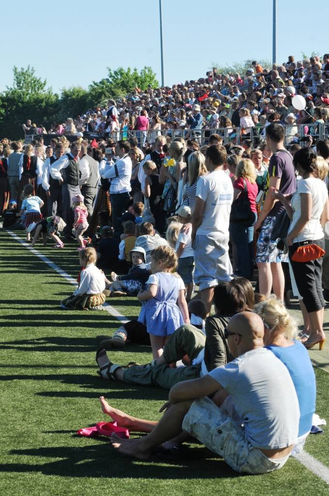 4. jūnijā Liepājā ģimenes svētku "Lielmutis Fricis un Lielmute Marta" laikā notika arī gājiens un Liepājas pilsētas un apkārtējo novadu deju kolektīvu sadejošanās "Daugavas" stadiona rezerves laukumā.