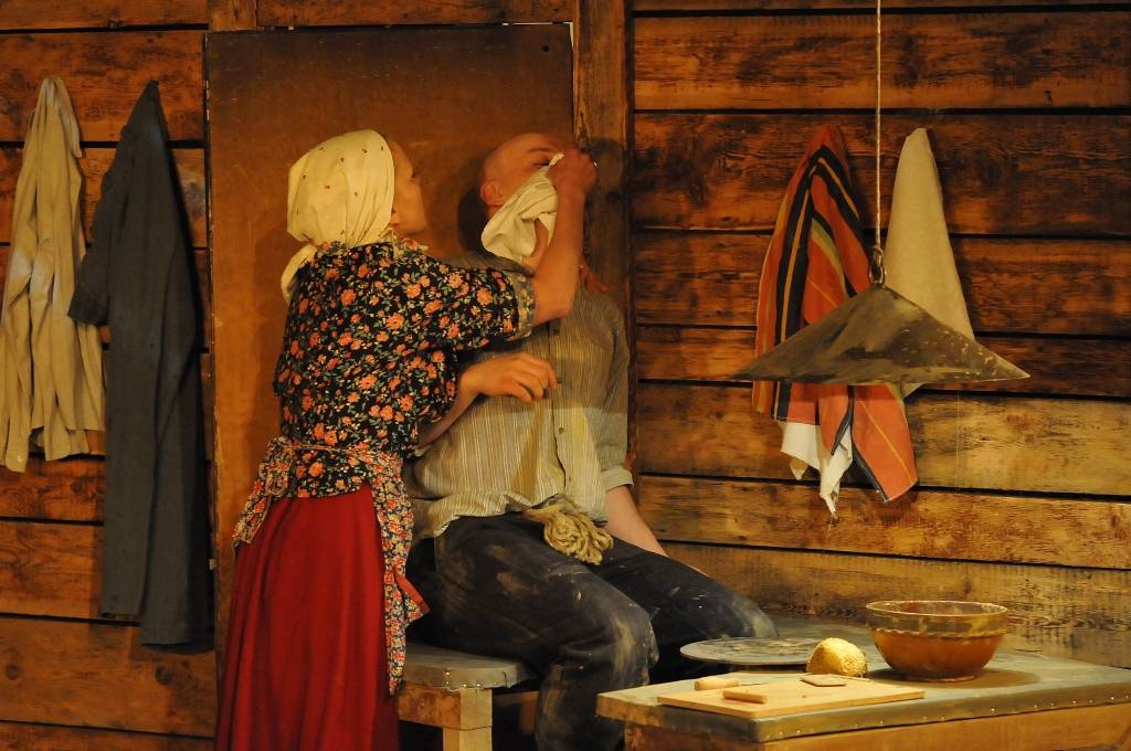 Šodien, 3. jūnijā, un rīt, 4. jūnijā, Liepājas teātrī skatāma jaunā izrāde "Laimesciema podniekdarbnīca". Režisors - Lauris Gundars.
Autors: Uldis Dobelis