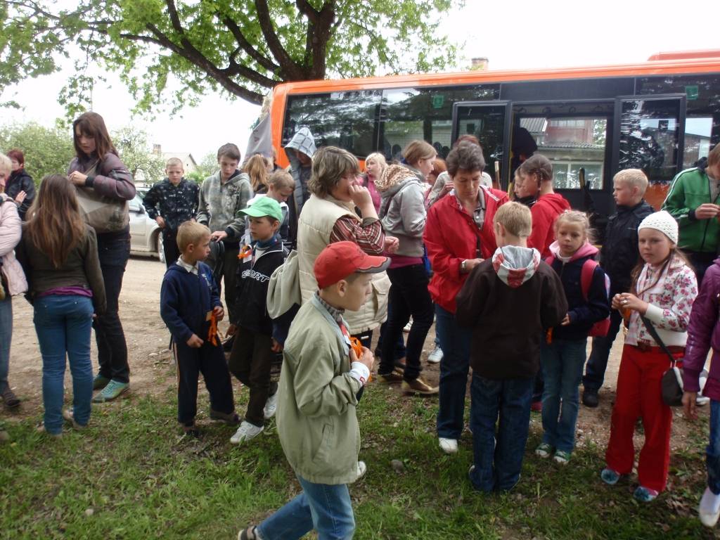 Mācību gada noslēguma pasākums Priekules novadā šogad notika kopā ar tradicionālo ģimeņu pasākumu "Visi kopā - tā kā stropā". Savu stafeti ar 10 kontrolpunktiem izveidoja arī Kalētu jaunsargi, informē skolotāja un jaunsargu instruktore...
Autors: Ilze Vainovska