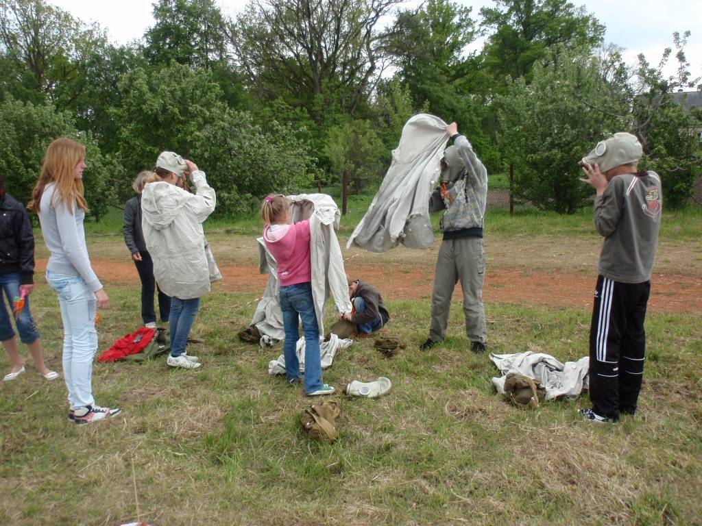 Mācību gada noslēguma pasākums Priekules novadā šogad notika kopā ar tradicionālo ģimeņu pasākumu "Visi kopā - tā kā stropā". Savu stafeti ar 10 kontrolpunktiem izveidoja arī Kalētu jaunsargi, informē skolotāja un jaunsargu instruktore...
Autors: Ilze Vainovska