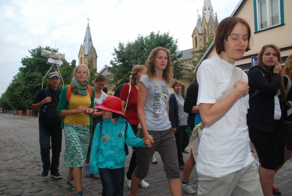 Trešdienas rītā ceļā uz Aglonu devās svētceļnieku grupa no Liepājas. Priestera Mariuša Kempas vadībā viņiem jāpieveic aptuveni 450 kilometru.
Vissvētākās Jaunavas Marijas Debesīs uzņemšanas svētku kulminācija Aglonā būs 13. un 14....
Autors: ReKurZeme, portāls