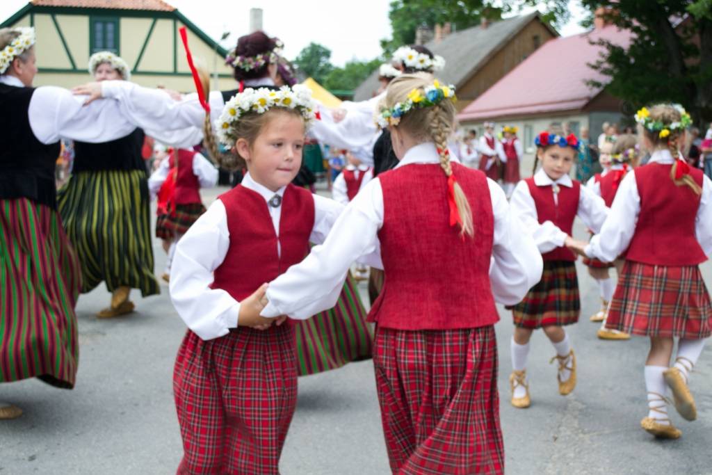 Sestdien, 9. jūlijā, ar dažādām aktivitātēm notika Durbes pilsētas svētki.
Autors: ReKurZeme, portāls
