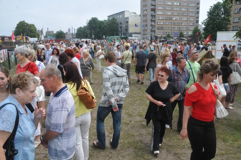 Sestdien pulksten 12 Liepājas pludmalē krastā kāpa Neptūns ar svītu, un nelielais viņu sagaidītāju pulks varēja piedalīties dažādās atrakcijās. Vēlāk Promenādē, angārā pie vecās Muitas ēkas, tika atklāta izstāde "Jūrā eimu, jūrā teku" par...
Autors: Ilze Vainovska