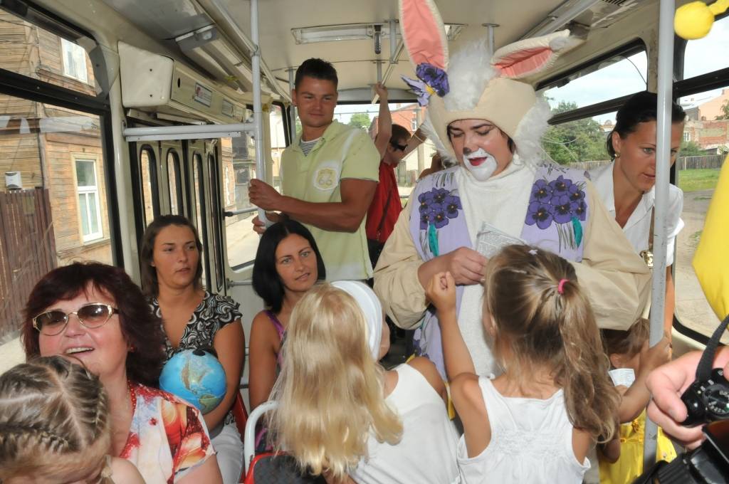 Ceturtdien liepājniekus atkal priecēja aktivitātes "Kultūras tramvajā".
Autors: ReKurZeme, portāls