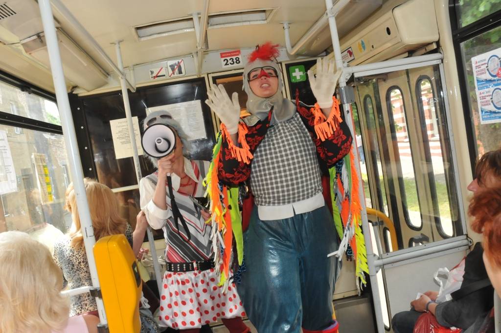 Ceturtdien liepājniekus atkal priecēja aktivitātes "Kultūras tramvajā".
Autors: ReKurZeme, portāls