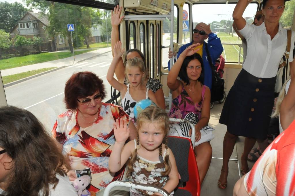 Ceturtdien liepājniekus atkal priecēja aktivitātes "Kultūras tramvajā".
Autors: ReKurZeme, portāls