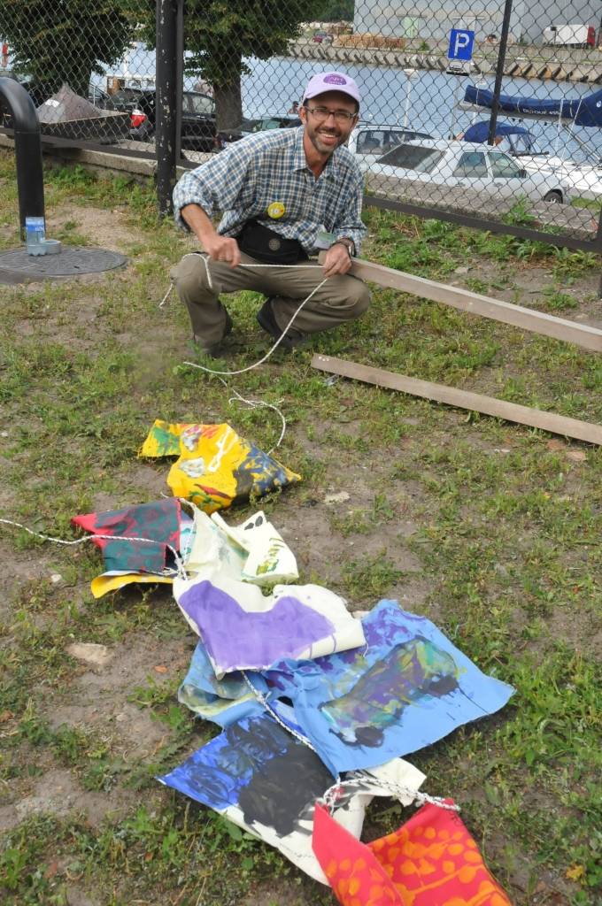 16. starptautiskā glezniecības plenēra "Pilsēta un jūra"darbošanās ceturtdien, Tirdzniecības kanāla malā.
Autors: Sarmīte Štrausa