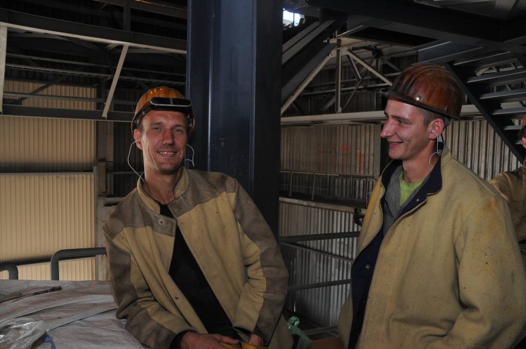 Piektdien Valsts Prezidents Andris Bērziņš apmeklēja AS "Liepājas metalurgs", kur iepazinās ar rekonstrukcijas gaitu, kuras laikā paredzēts izveidot unikālu elektroloka tēraudkausēšanas kompleksu. 
“Liepājas metalurgs” pirmais pasaulē...
Autors: Ilze Vainovska