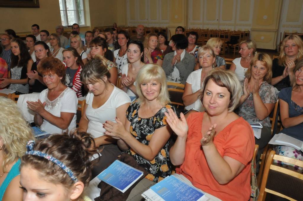 Pirmdien, 15. augustā, Liepājas Valsts ģimnāzijā notika Liepājas kopkora mēģinājums lielkoncertam "Rīgai - 810". No novadiem piedalījās Durbes un Priekules sieviešu kori, kā arī Vaiņodes jauktais koris.
Autors: ReKurZeme, portāls
