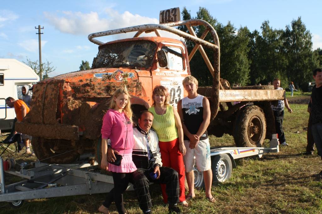 Fotografa Renata Astrauska bildes no kravas automašīnu sacensībām Latvijas autokrosa čempionāta posmā Priekulē 6. augustā.